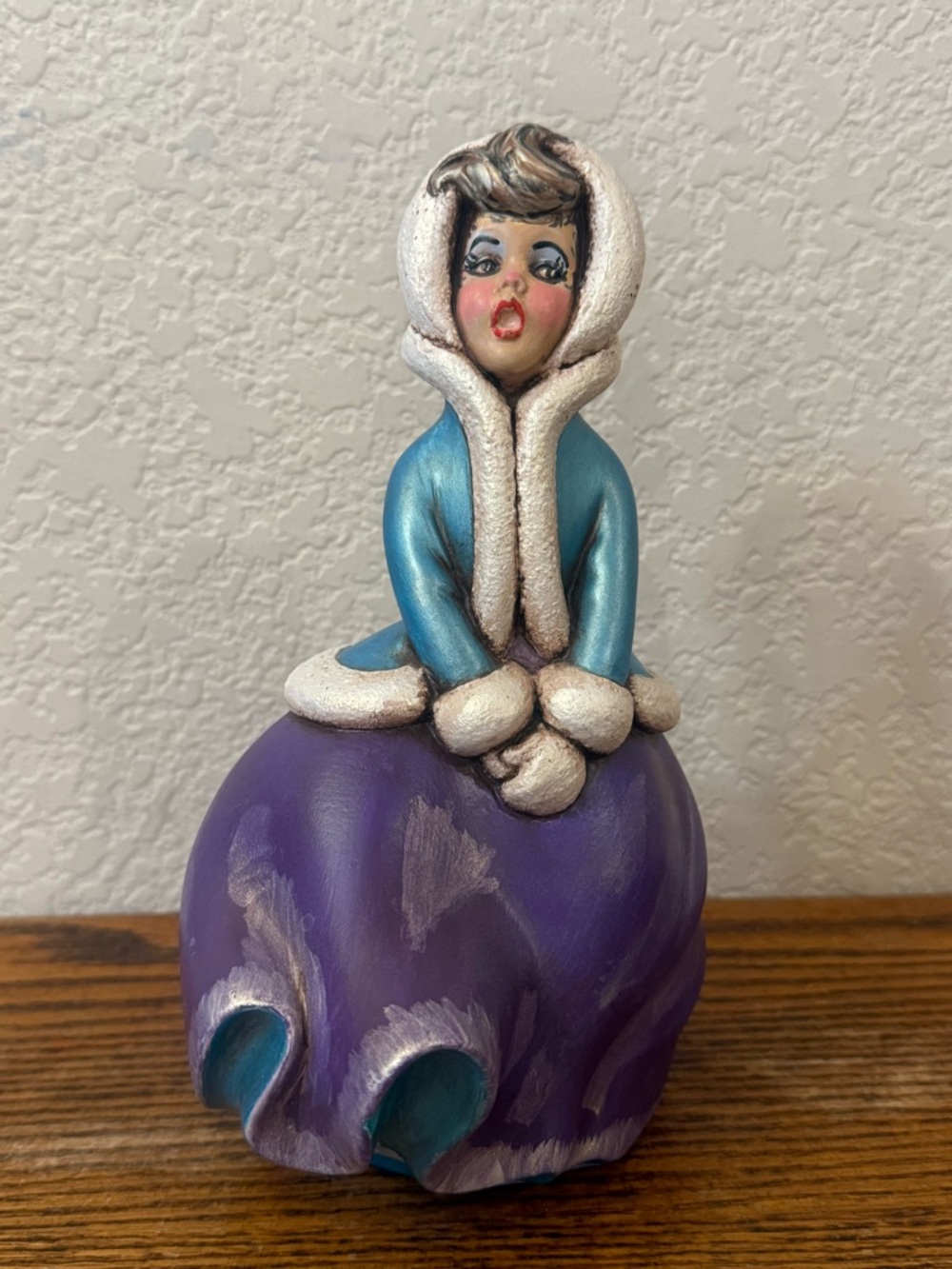 Vintage Atlantic Mold "Windswept Girl" Ceramic Caroler – Hand-Painted VTG WHIMSY - Picture 16 of 16